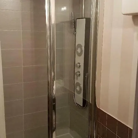Studio Marais 775 *